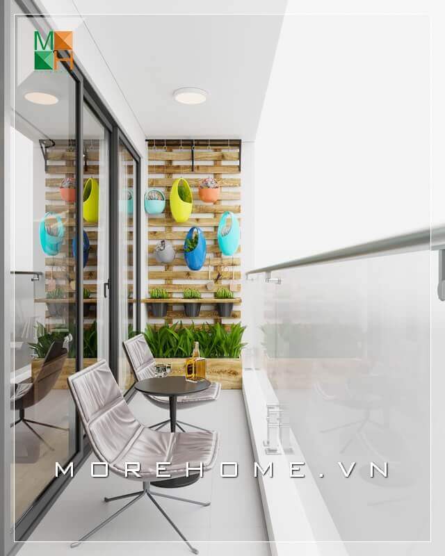 Đẹp mắt với mẫu thiết kế ban công có diện tích nhỏ cho chung cư, nhà phố, biệt thự, với ghế thư giãn màu ghi lạnh tạo cảm giác yên tĩnh, có thể kết hợp với những chậu cây nhiều màu sắc giúp cho không gian ban công thêm trẻ trung, hiện đại Mẫu nội thất chung cư hiện đại